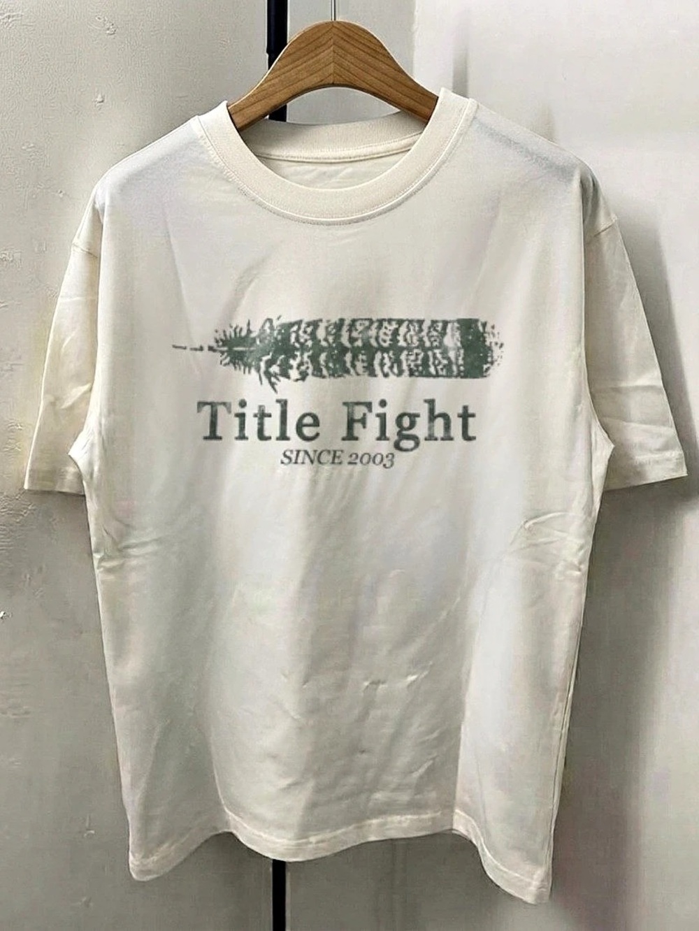 White t-shirt graphicTitle Fight